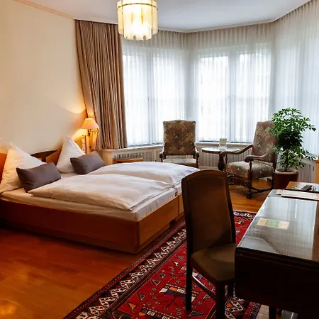 Parkhotel Unter Den Linden فندق هالبيرشتادت