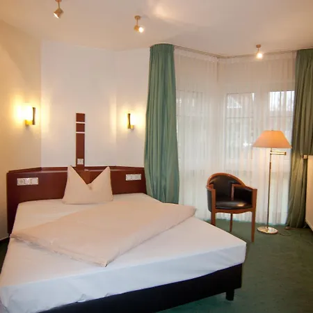 Hotel Parkhotel Unter Den Linden 4*