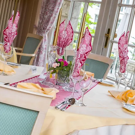 Parkhotel Unter Den Linden 호텔 4*