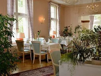 Parkhotel Unter Den Linden 호텔 4*